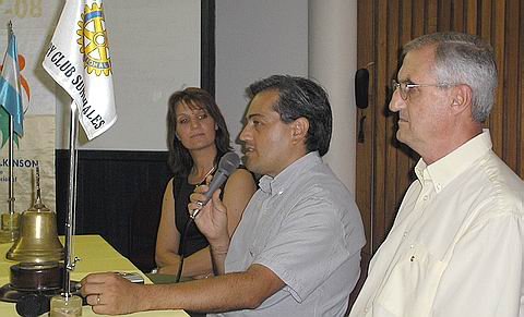 Autoridades de El Refugio y Rotary, en la presentación del evento.