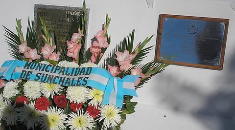 La placa enumera a los siete sunchalenses que defendieron a la Patria. La placa enumera a los siete sunchalenses que defendieron a la Patria.