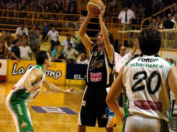http://www.sunchaleshoy.com.ar/2010/03/06/liga-a-paquito-lo-hizo-de-nuevo/