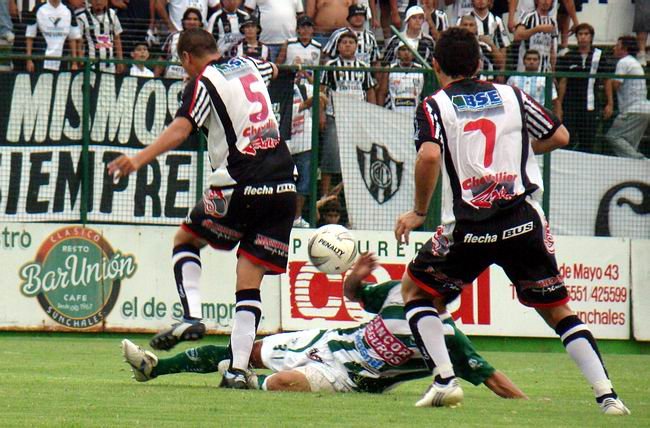 Unión ya sumó un empate entre semana, ahora va por la victoria en Santiago (Archivo). Unión ya sumó un empate entre semana, ahora va por la victoria en Santiago (Archivo).