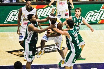 Atenas vs Libertad