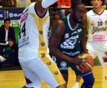 Jasper intenta controlar a Davis (Ligateunafoto).