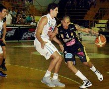 Pittman ante Mata, dos de los seguros animadores de esta serie de Semifinal (Archivo).