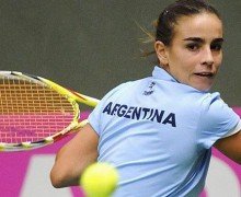 Paula, jugando con la camiseta Argentina, ganó todos sus encuentros de esta Fase (Telam).