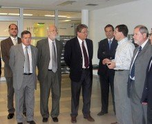 El ministro Fascendini, durante la recorrida al Grupo Sancor Seguros.