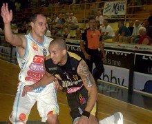 Pittman intenta sortear la marca de Luchino, el último fin de semana.