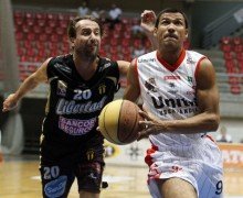 Valtinho supera a Ginóbili (lnb.com.br).