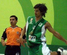 Maxi Ríos, fundamental en las ofensivas albiverdes, tuvo su actuación consagratoria en el quinto juego frente a Estudiantes de Concordia (Archivo).
