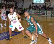 Benítez dio una mano grande el miércoles ante la ausencia de Battle (Foto: El Patagónico).