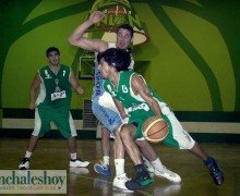 Maxi Ríos sigue imparable cuando más se lo necesita... anoche encestó 36 puntos (click para ampliar).