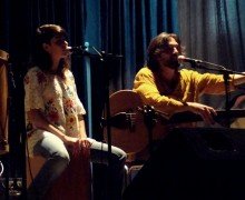 Micaela y Willy, en pleno recital, el pasado viernes por la noche.