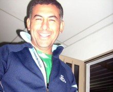 Marcelo Chaparro, saludado por sus amigos.