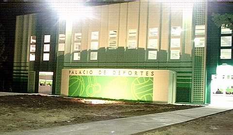 El Palacio, iluminado a pleno, en la noche del sábado.