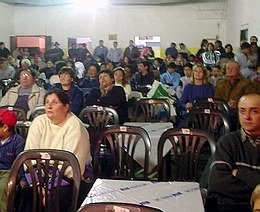 La gente colmó la capacidad del salón del barrio 9 de Julio.