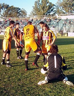 El partido y la punta se le escapó sobre el final a los aurinegros (La Calle).