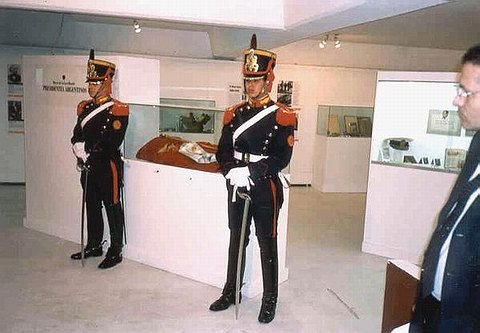 La muestra de presidentes argentinos, de paso por Tucumán (prensa Casa de Gobierno).