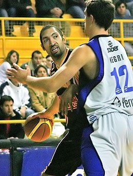 Libertad enfrenta nuevamente a Alma Juniors, esta vez en Esperanza. (Diego Rosso)