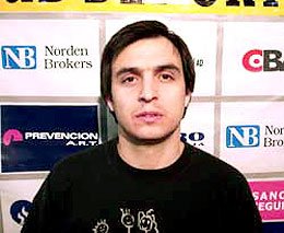 Leopoldo Ruiz Moreno llegó, firmó y jugó (Prensa Libertad).