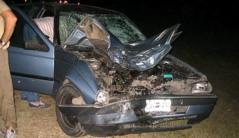 La imagen del auto deja a las claras la fuerza del impacto (Foto: sedespierta.com.ar).
