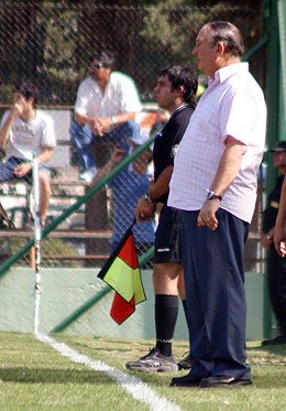 Isabella, el domingo pasado, en el que sería su último partido como DT albiverde. (Diego Rosso)