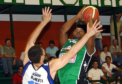 Johnson fue el goleador del partido con 25 puntos (Diego Rosso).