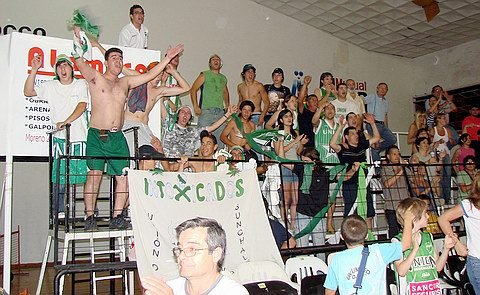 Una importante cantidad de gente viajó y respaldó al verde (Foto: edxd).