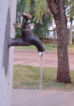 El agua recibe el segundo retoque en pocos meses pero el problema aún no está resuelto.