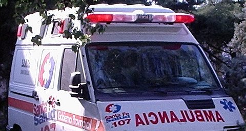 La ambulancia del hospital ya no estará sola, previa reparación, se sumará a la nueva unidad que se entrega hoy... en Rafaela.