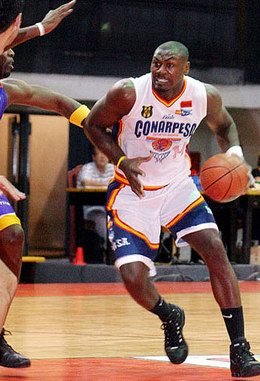 Robert Battle, en su paso por Conarpesa (Basquet Plus).