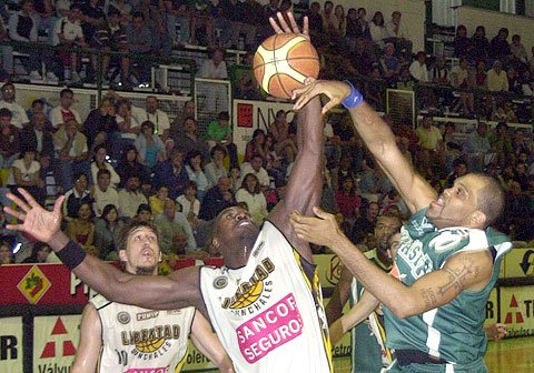 El partido fue jugado con solidez por los Tigres que deben ratificar lo hecho ante Obras y Quilmes, esta semana.