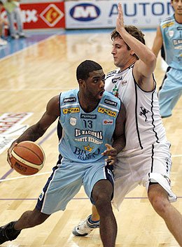 Miguel Isola aportó 7 puntos (Gentileza Diario La Nueva Provincia)