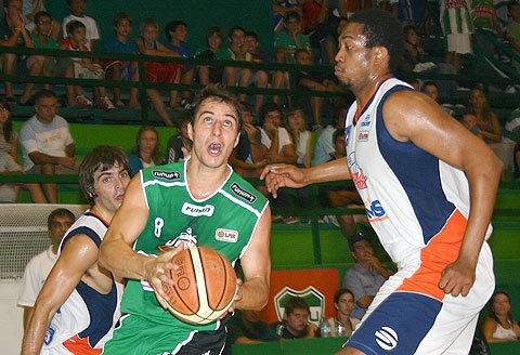 Gastón Luchino convirtió 15 puntos (Diego Rosso).