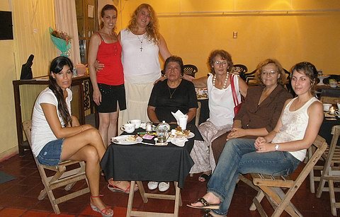 Un momento de la reunión de ayer, te de por medio.