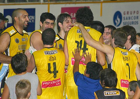 Los Tigres festejan el pase a la final (Diego Rosso).