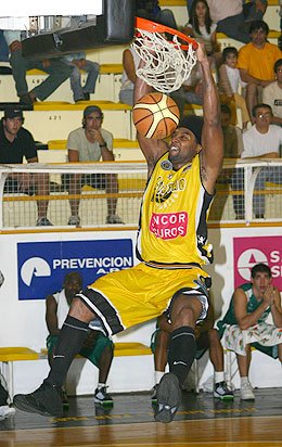 Brown se lució con un par de volcadas sobre el final (Diego Rosso).