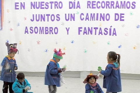 Los pequeños pasaron una gran tarde en el salón de usos múltiples de la escuela Mitri.