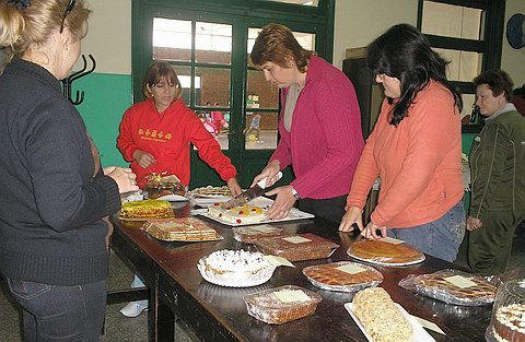 Un momento de la venta de tortas del fin de semana.