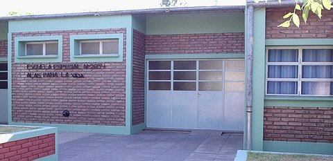 Frente de la Escuela 