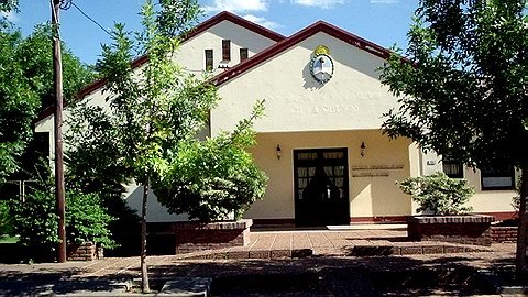 Más allá de las nueve décadas de vida, la fachada sigue siendo la misma.