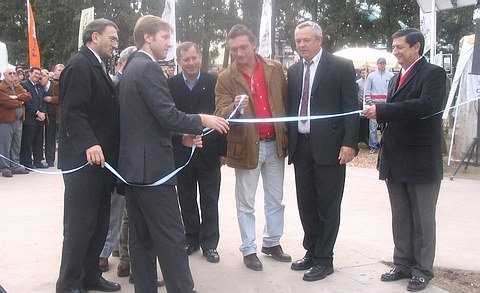El tradicional corte de cintas (Elvio Saravia).