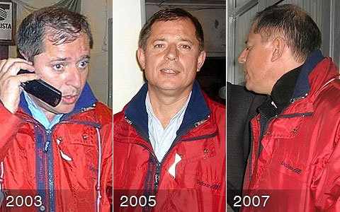 La campera sigue acompañándolo a lo largo de las elecciones. Cábala pura y de las que funcionan...