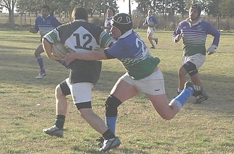 Los locales fueron pura potencia y se quedaron con una gran victoria.