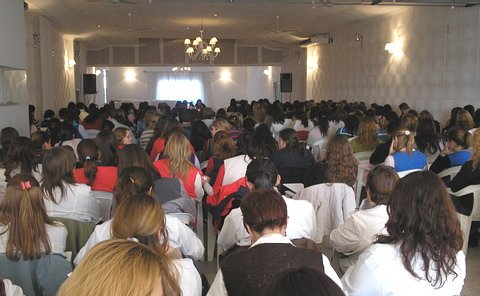 El auditorio colmado evidenció la expectativa por escuchar a la pedagoga rosarina.
