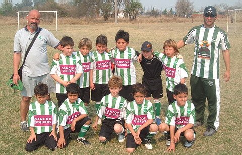 Los pequeños de la categoría 1999.