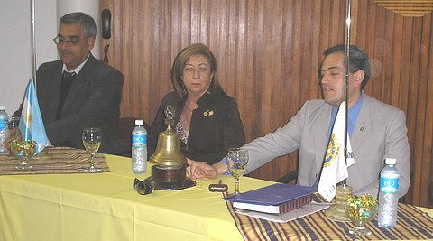 La gobernadora distrital junto a las autoridades rotarias locales.
