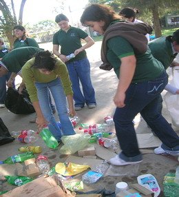 Alumnos en plena tarea (Prensa Steigleder).