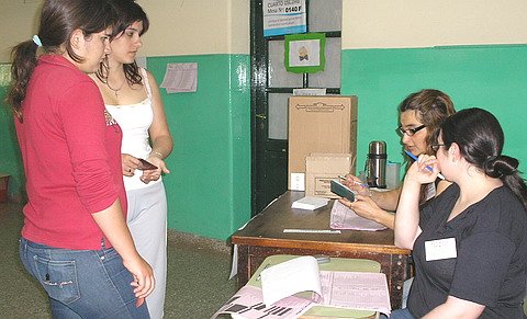 Varias mesas estuvieron constituídas con tan solo dos personas.