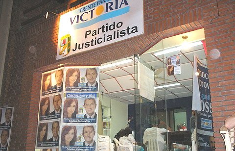 En el local del Frente Para la Victoria se siguió de cerca la publicación de resultados.