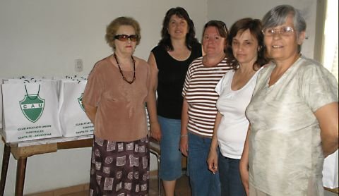 Desde 2004 se entregan estos bolsones a quienes más lo necesitan.