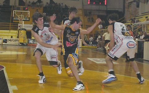 El partido, por momentos fue enredado y la visita sacó provecho. Pero al tranquilizarse, Libertad fue mucho más.